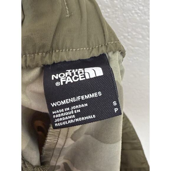 The North Face Women’s Class V Flashdry Camo Shorts Size Small - Picture 3 of 4